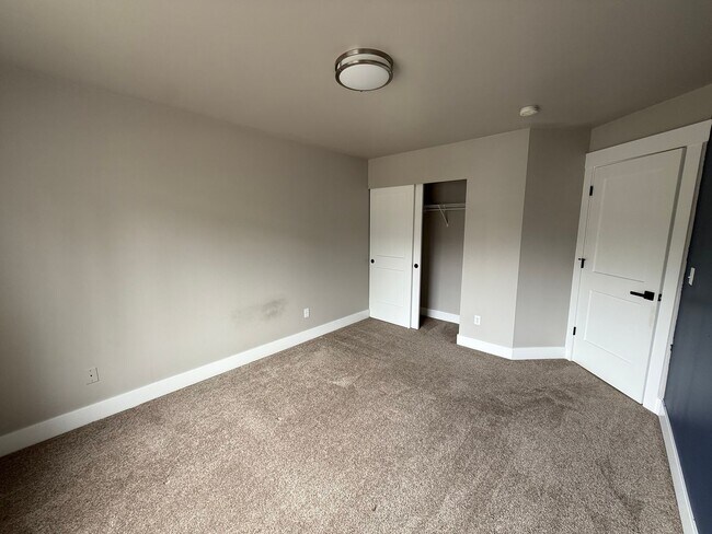 Building Photo - 4 Bedroom 2.5 Bath. Cul-de-Sac Home $3649....