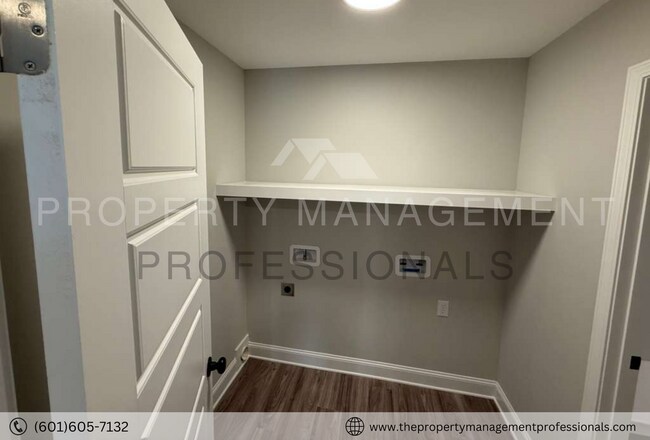 Building Photo - 563 Patrick Farms Dr