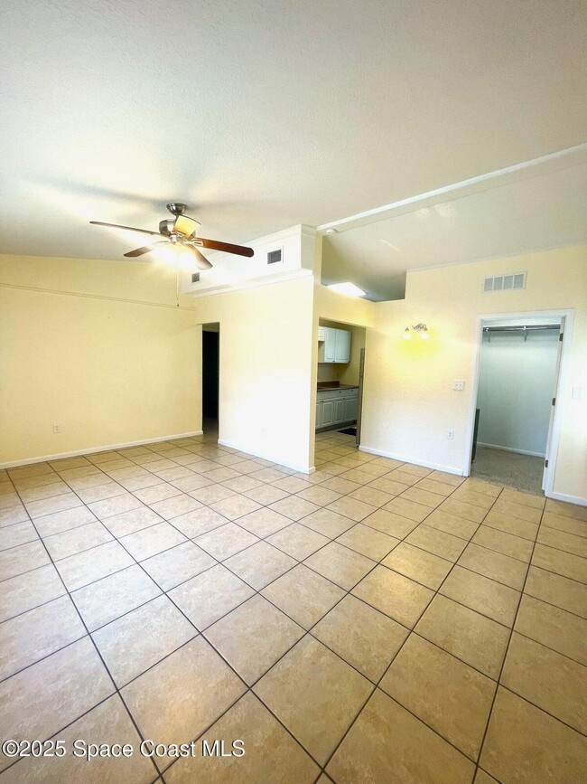 Building Photo - 802 Cronin Ave
