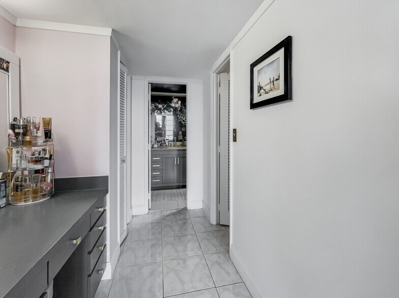 Building Photo - 2661 S Course Dr