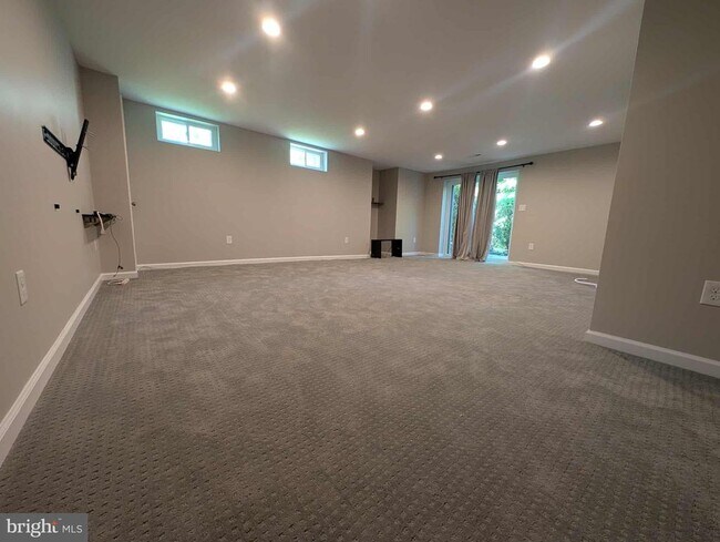 Building Photo - 11 Starlight Ct