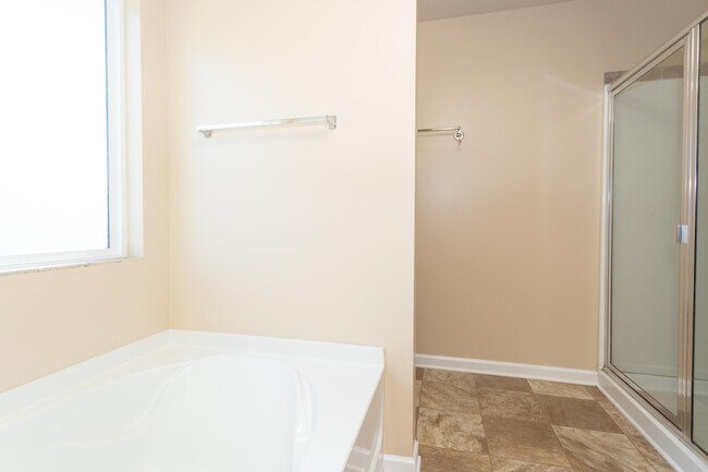 Building Photo - 4632 Southwind Rd