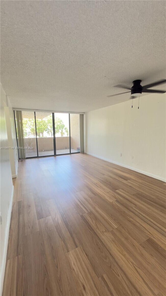 Building Photo - 10400 SW 108th Ave