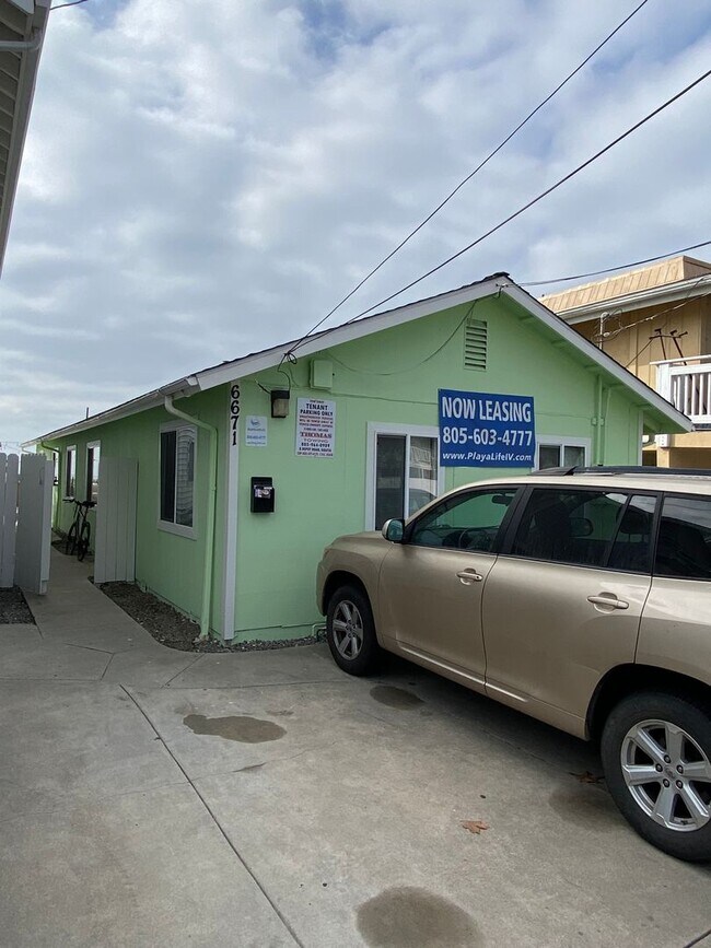 Building Photo - 6671 Del Playa Dr