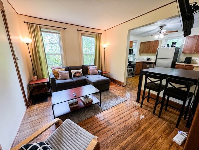 Building Photo - 128 Blair St