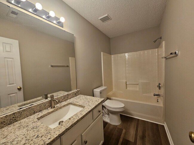 Building Photo - Remodeled Ranch Home Minutes from Uptown Charlotte