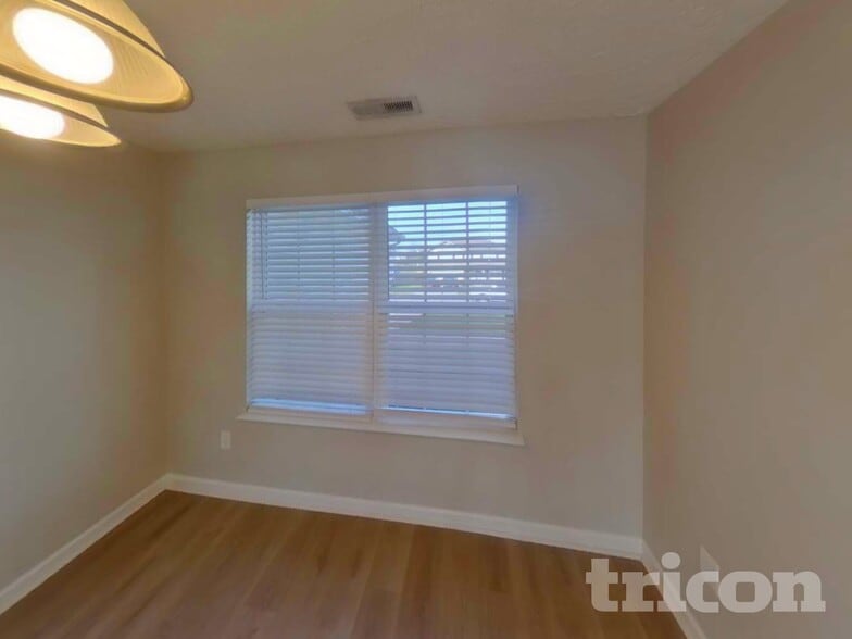 Building Photo - 1020 Niagra Way