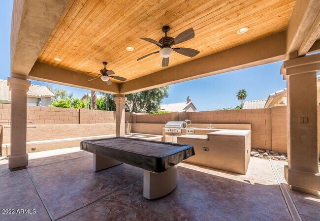 Building Photo - 13352 W Alvarado Dr