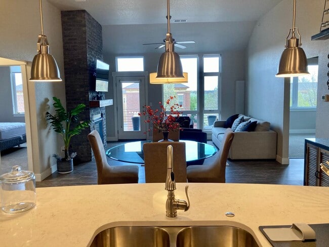 Building Photo - Spacious 3-Bed, 2-Bath Condo in the Desirable Rigden Farm Area