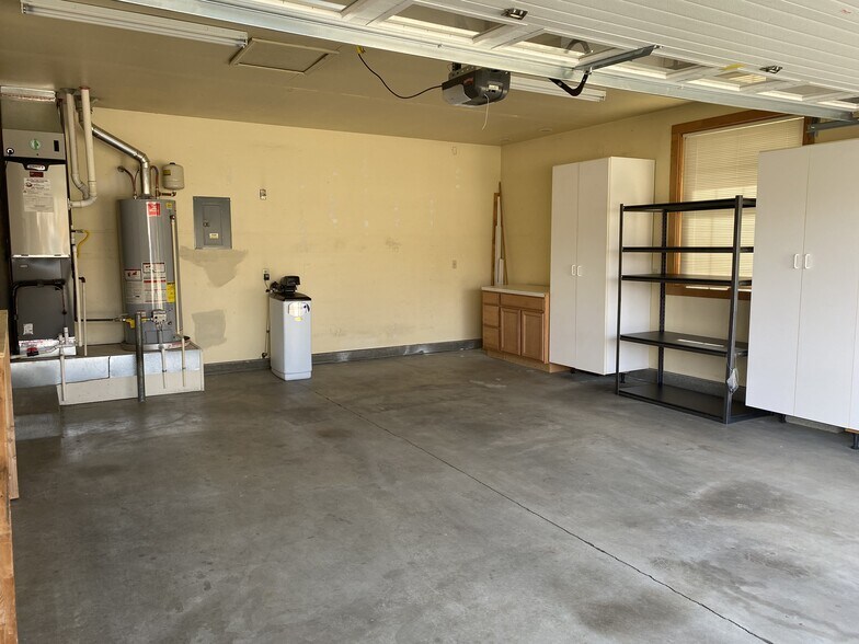 Building Photo - 9835 W Alliance Dr