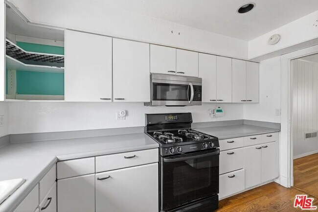 Kitchen - 7323 W 90th St