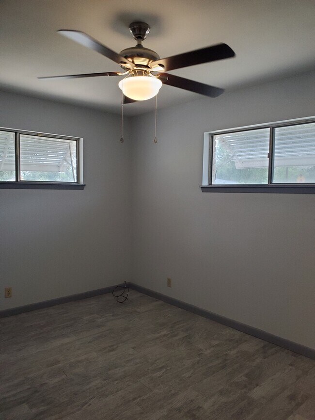 Building Photo - 113 E Hoogland Ave