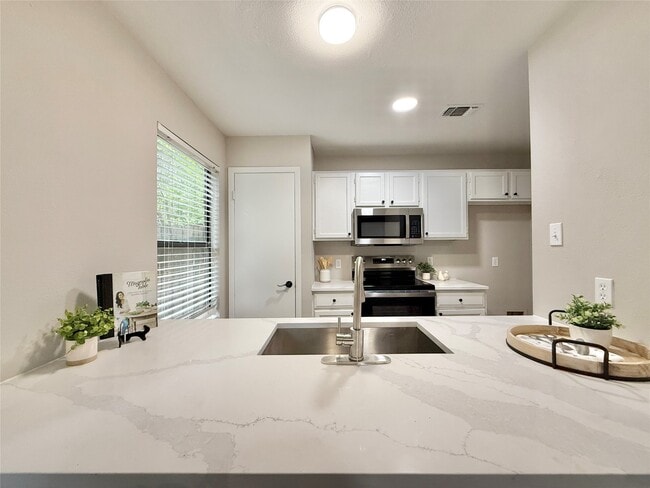 Building Photo - 22 Sawmill Grove Ln