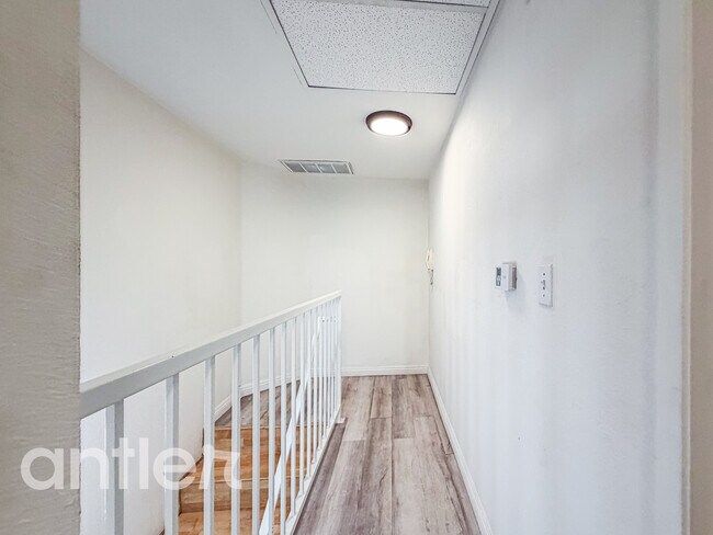 Building Photo - 11933 Goshen Ave