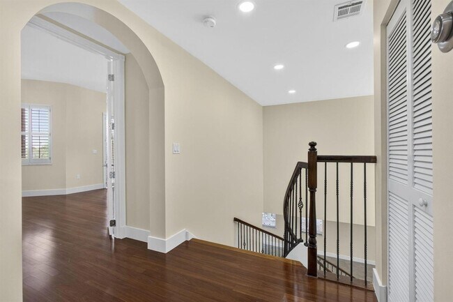 Building Photo - 1724 Annandale Cir