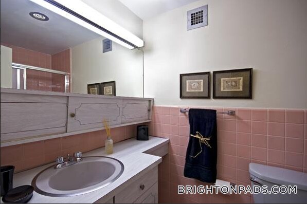 Building Photo - 125 Chiswick Rd