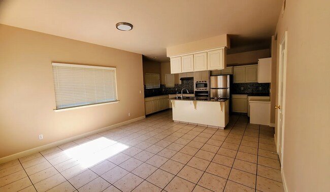 Building Photo - Beautiful Four Bedroom Home in Clovis North School District!