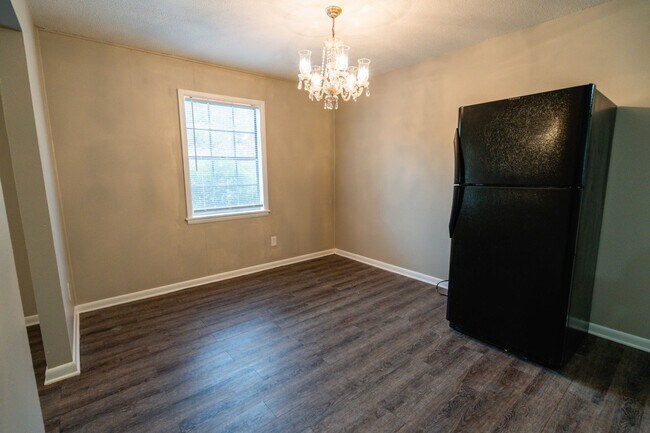 Building Photo - Cute 3 bed 2 bath on the SE side of Tallahassee