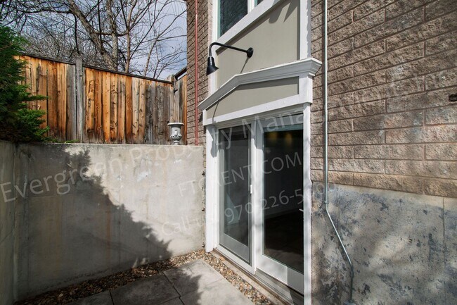 Building Photo - 419 W Mountain Ave