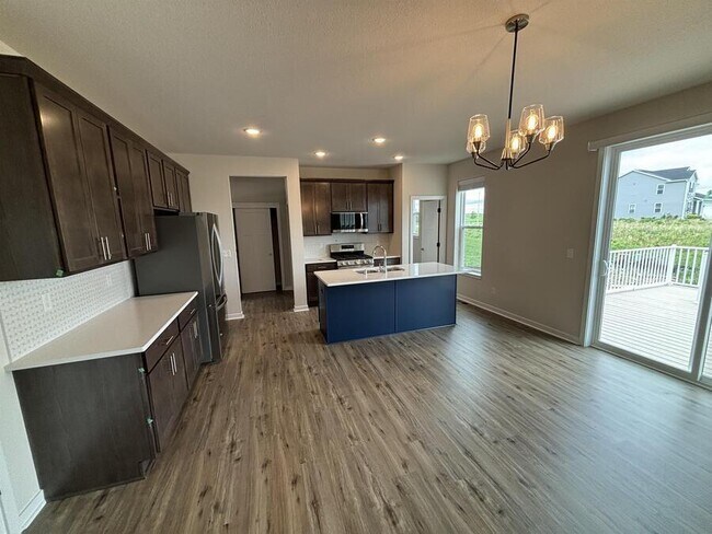 Building Photo - 670 Lambert Dr