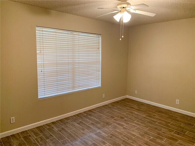 Building Photo - 9617 Copper Creek Dr