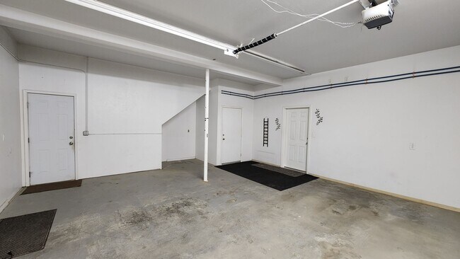 Building Photo - Commerce Duplex