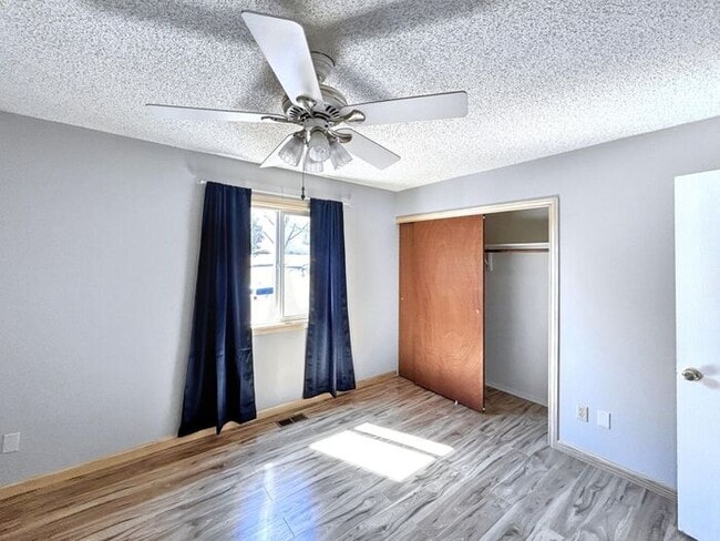 Building Photo - 2-Bedroom Home with Modern Amenities and C...