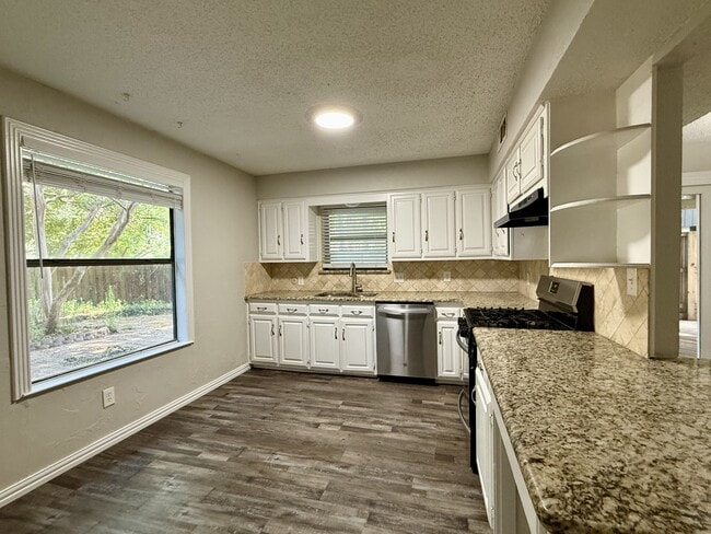 Building Photo - 5040 Thunder Rd