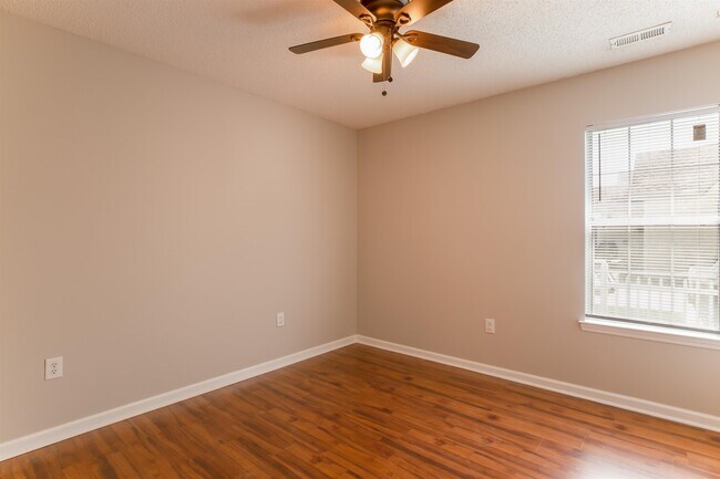 Building Photo - 112 Dusty Trail Ln