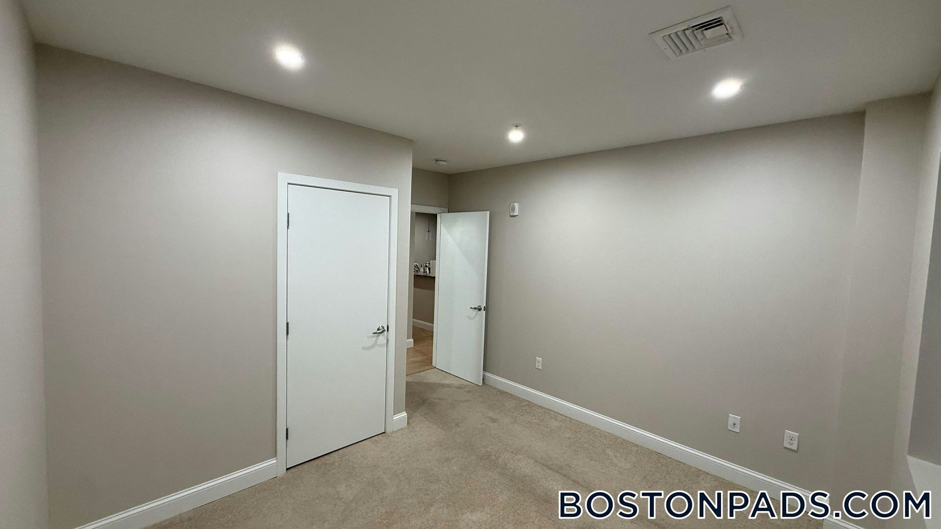 Building Photo - 75 S Main St