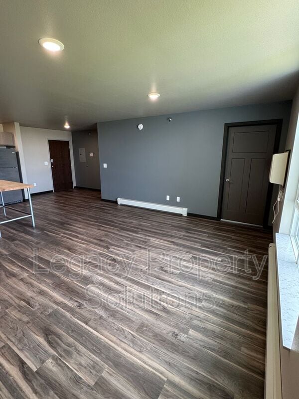 Building Photo - 226 E Greenfield Ln