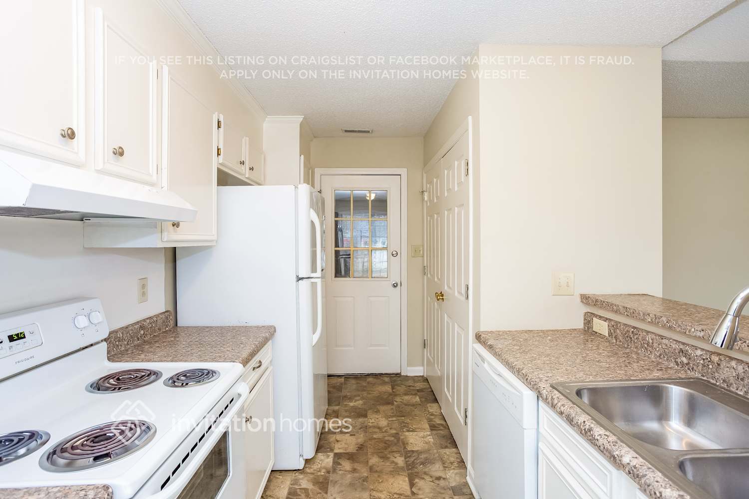 Building Photo - 5014 Alexis Dr