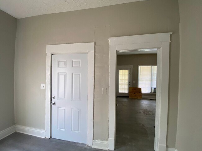 Building Photo - 2BR/1BA House with nice back yard- COMING SOON