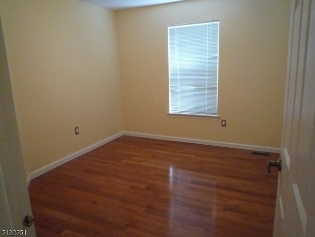 Building Photo - 9 Harrogate Cir