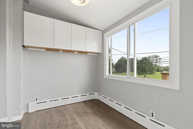 Building Photo - 644 Dayton Rd