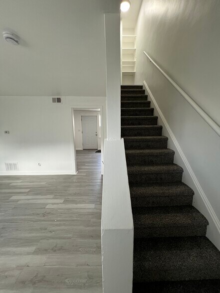 Building Photo - 19 Channing Pl