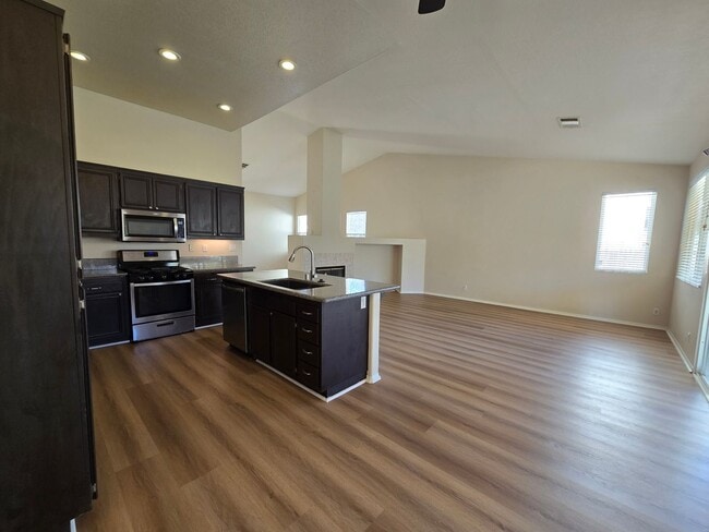 Building Photo - 42534 Coronet Ct