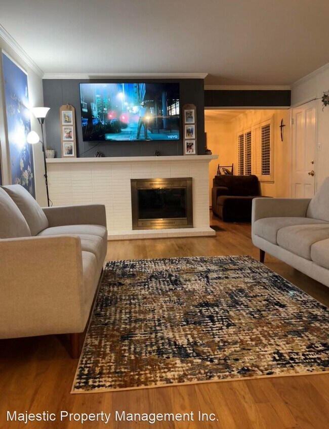 Building Photo - 3 br, 2 bath House - 2030 W Benjamin Holt Dr
