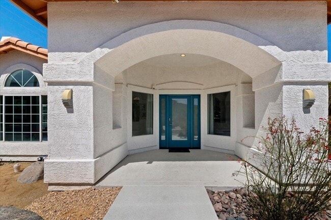 Building Photo - 53245 Avenida Martinez