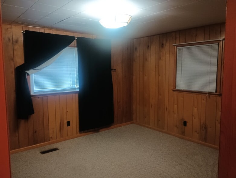 Bedroom 2 - 1039 Old State Highway 8