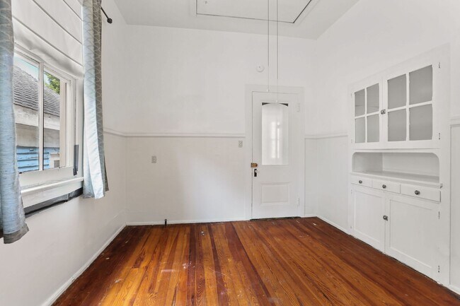 Building Photo - 4535-4535 Lasalle St
