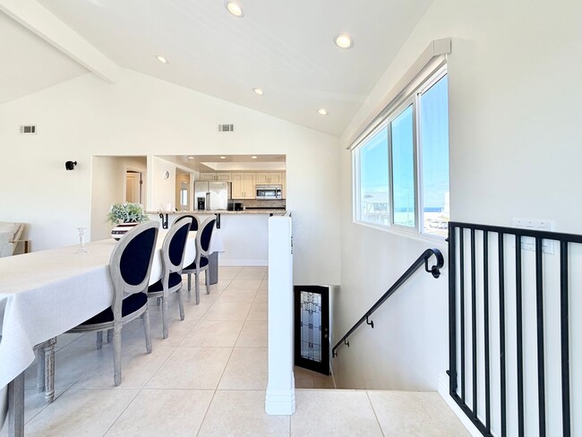 Building Photo - 3953 Sunset Ln