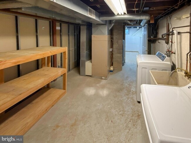 Building Photo - 133 N Line Rd