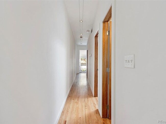 Building Photo - In the Heart of Highlands 2 Bedroom 1 Bath Row Home!