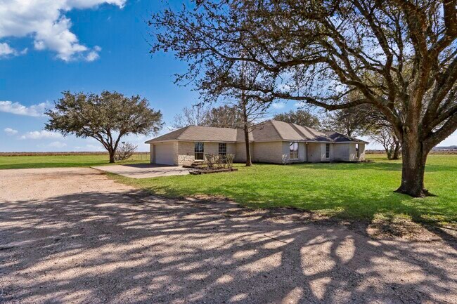 Building Photo - 2445 Woods Rd