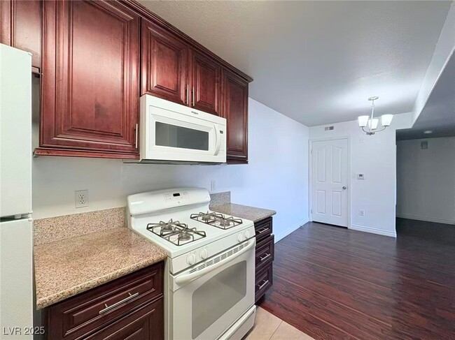 Building Photo - 7885 W Flamingo Rd