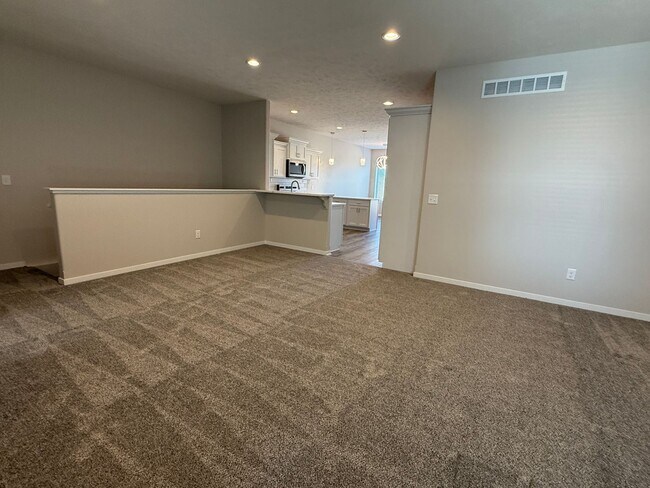 Building Photo - Brand New zero entry 2 bed/2.5 bathroom townhome in SE Lincoln