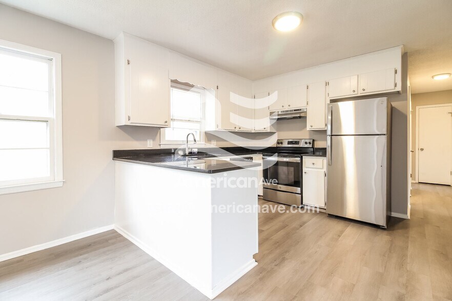 Building Photo - 213 Range View Rd