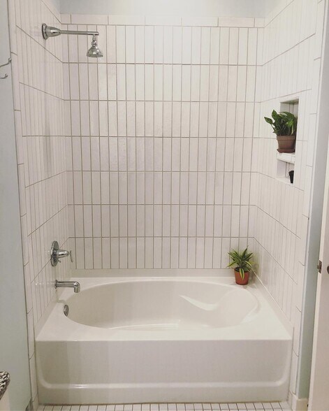 Bathroom - 565 Peachtree St NE