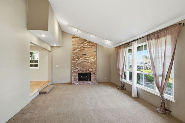 Building Photo - 6137 Banner Dr